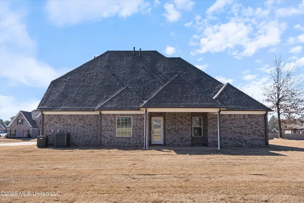 $480,300 | 821 Hazelwood Drive, Lake Cormorant, MS 38641