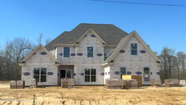 $480,300 | 821 Hazelwood Drive, Lake Cormorant, MS 38641