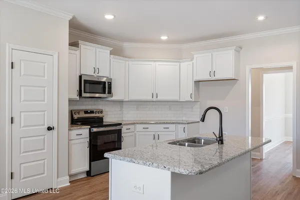 $480,300 | 821 Hazelwood Drive, Lake Cormorant, MS 38641