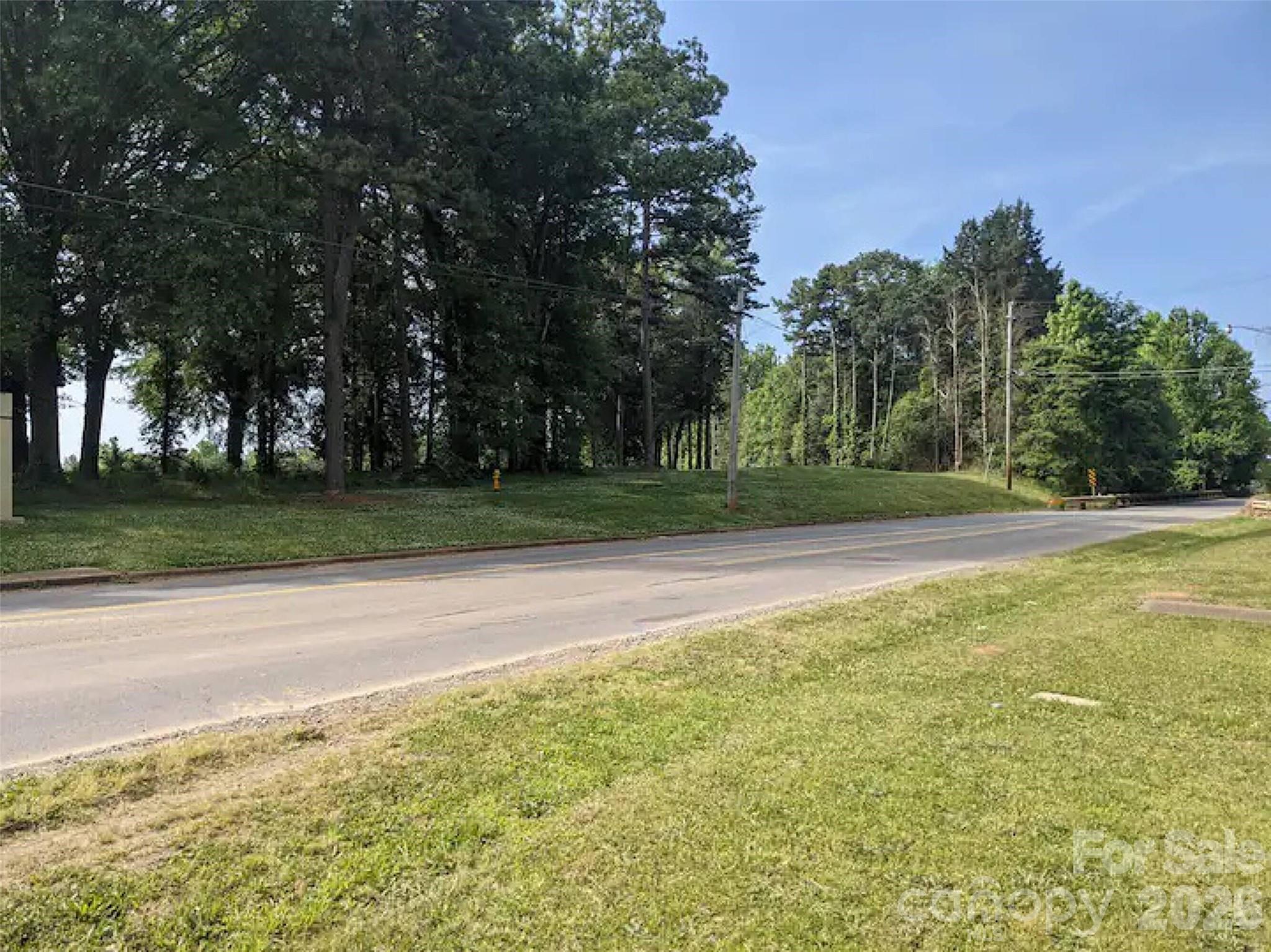 4033 West Tyvola Road Charlotte, NC 28208 - Photo 41 of 48 a view of a yard