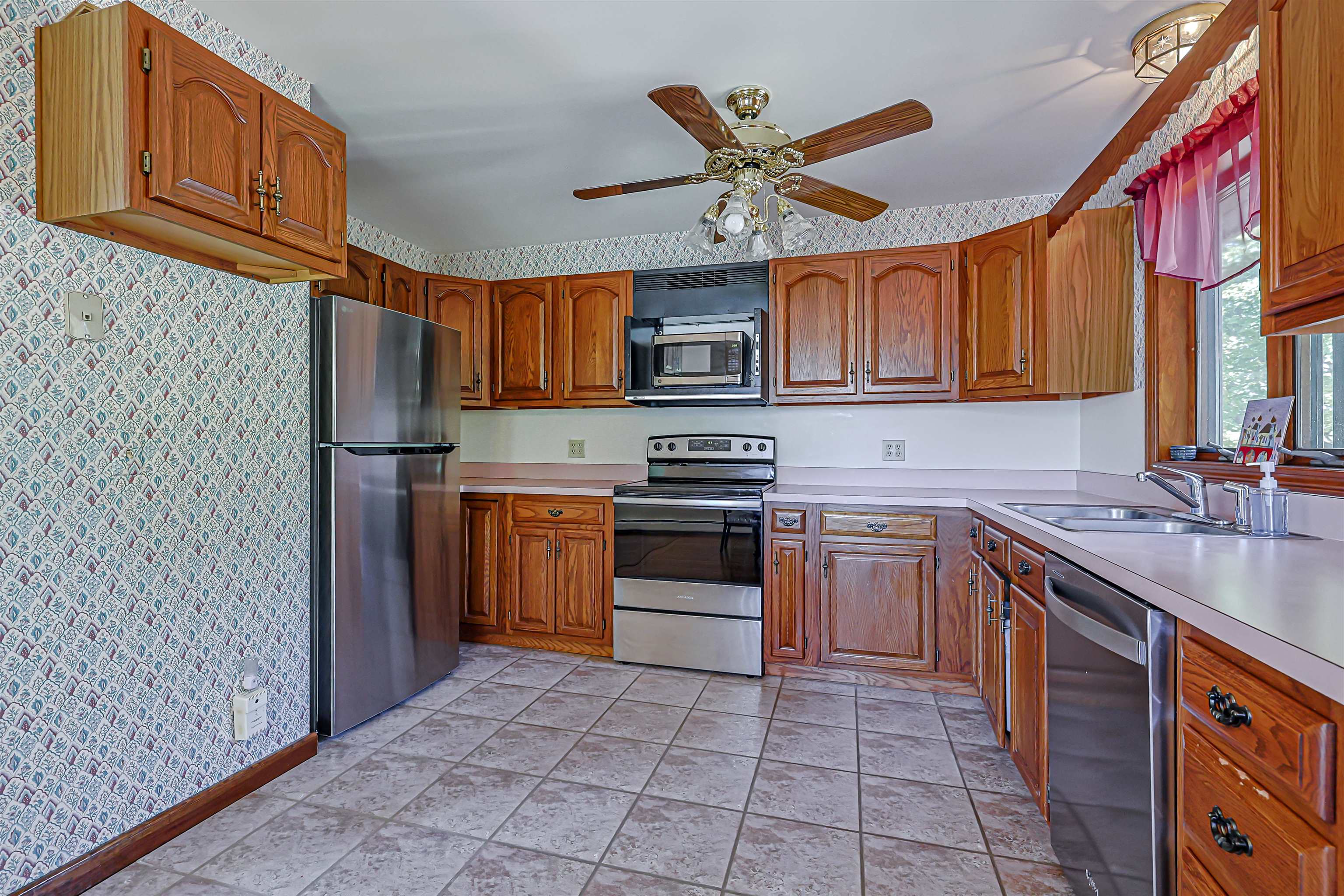 19 Brooks Road Seabrook, NH 03874 - Photo 6 of 38 Gallery Image 6