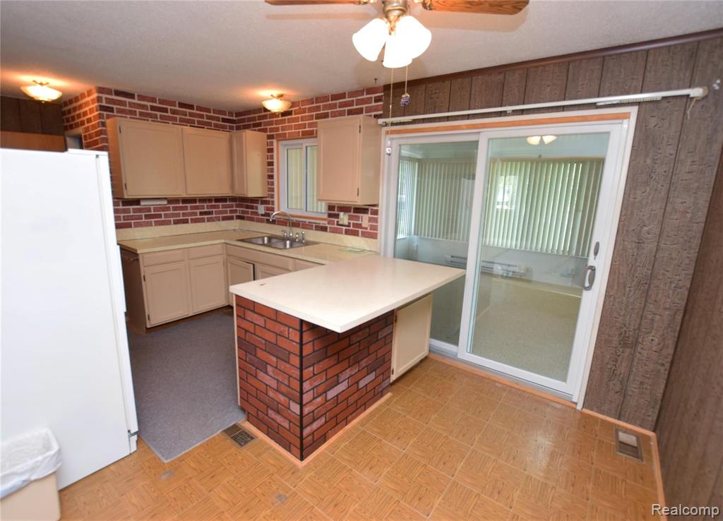 14184 North Road Fenton, MI 48430 - Photo 7 of 16