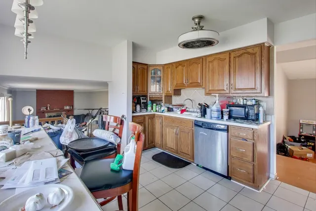 $299,999 | 17001 Everett Avenue, South Holland, IL 60473