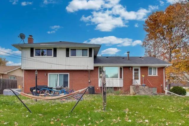 $299,999 | 17001 Everett Avenue, South Holland, IL 60473