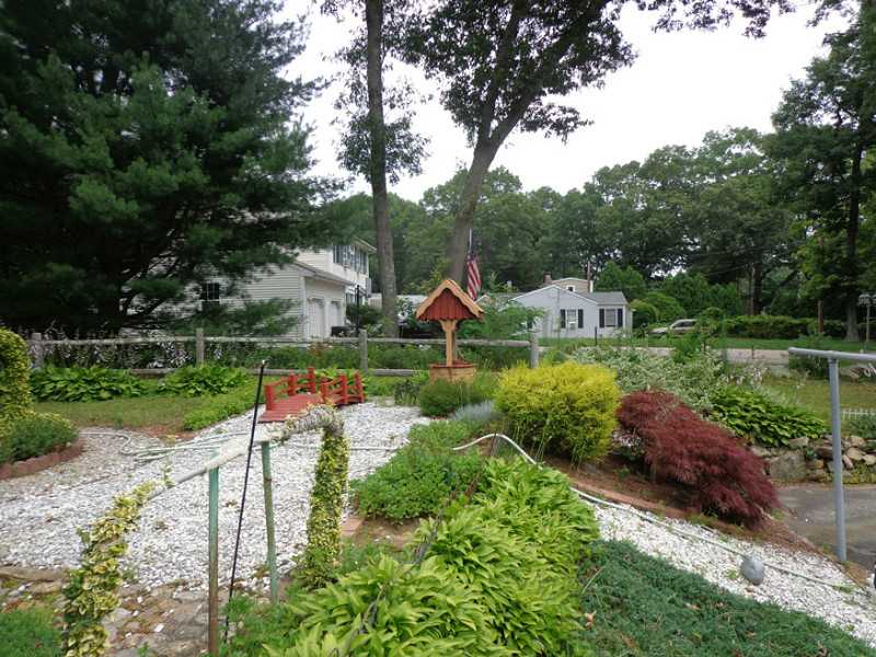 112 Knotty Oak Road Coventry, RI 02816 - Photo 12 of 25 Yard/Garden.