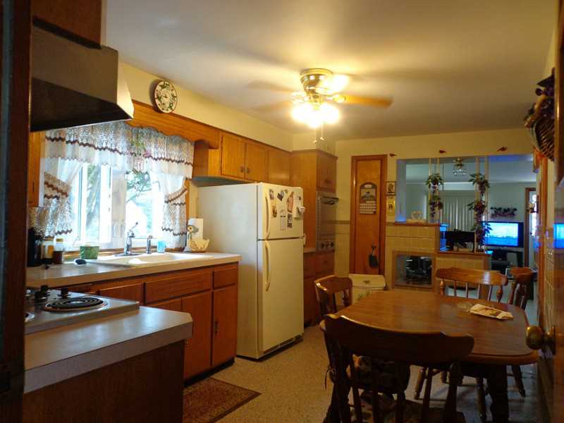 112 Knotty Oak Road Coventry, RI 02816 - Photo 14 of 25 Kitchen.