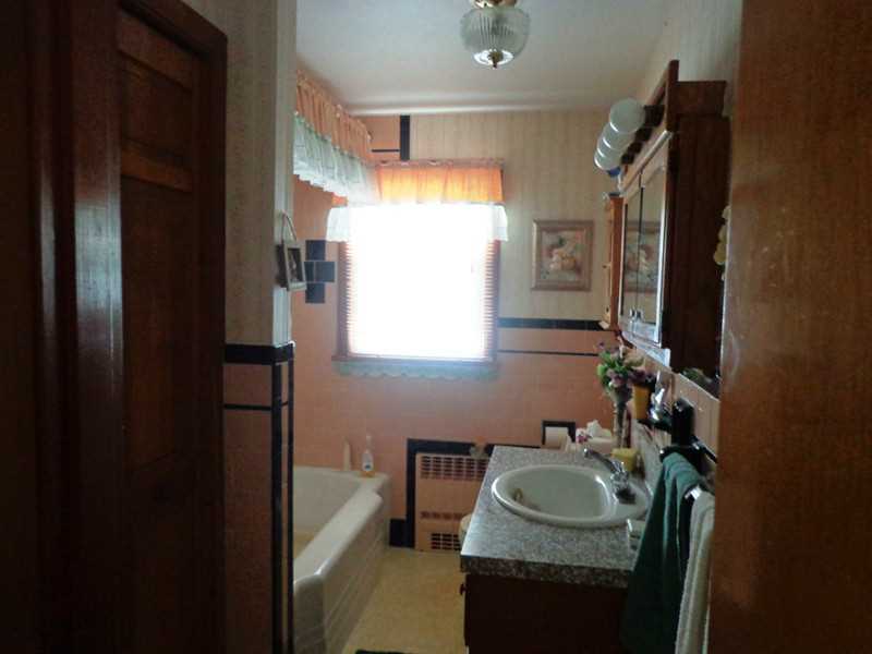 112 Knotty Oak Road Coventry, RI 02816 - Photo 20 of 25 Bathroom.
