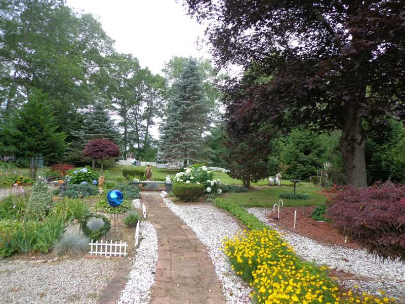 112 Knotty Oak Road Coventry, RI 02816 - Photo 5 of 25 Yard/Garden.