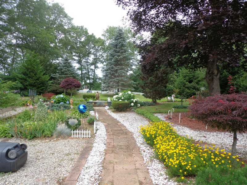 112 Knotty Oak Road Coventry, RI 02816 - Photo 6 of 25 Yard/Garden.