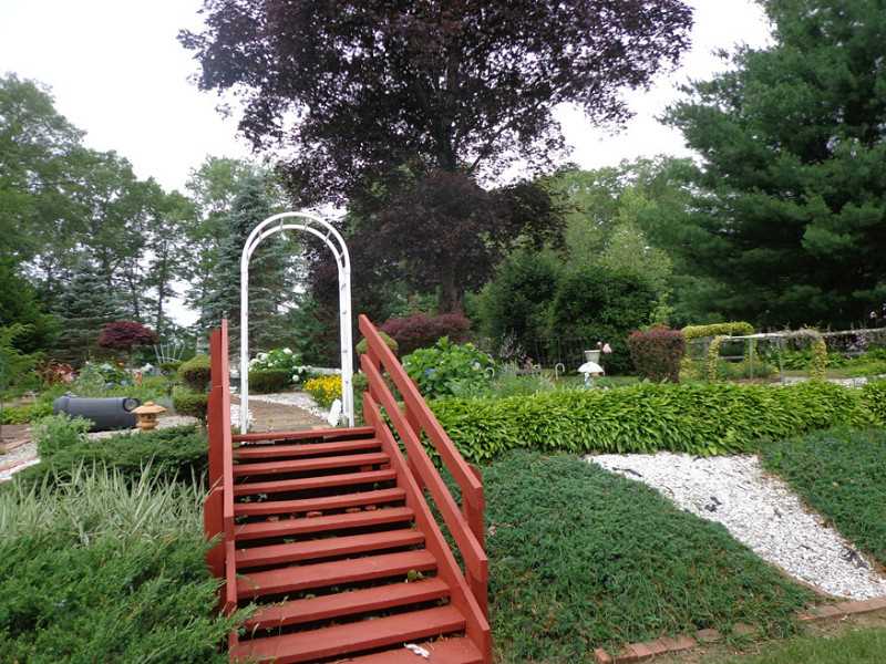 112 Knotty Oak Road Coventry, RI 02816 - Photo 8 of 25 Yard/Garden.