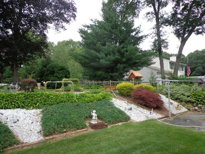 112 Knotty Oak Road Coventry, RI 02816 - Photo 9 of 25 Yard/Garden.