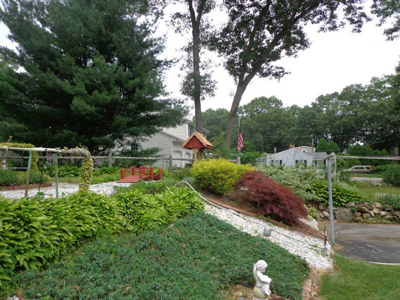 112 Knotty Oak Road Coventry, RI 02816 - Photo 10 of 25 Yard/Garden.