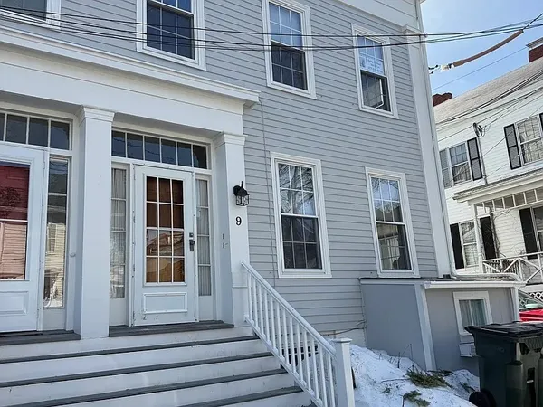 $3,300 | 9 Charles Street, Unit 2, Newburyport, MA 01950