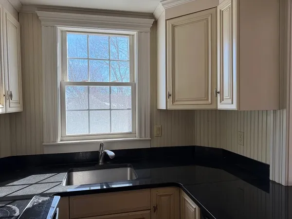 $3,300 | 9 Charles Street, Unit 2, Newburyport, MA 01950
