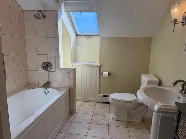 $3,300 | 9 Charles Street, Unit 2, Newburyport, MA 01950