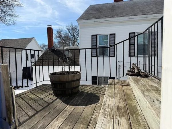 $3,300 | 9 Charles Street, Unit 2, Newburyport, MA 01950