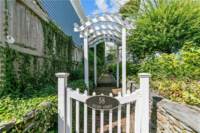 $3,200 | 58 2nd Street, Newport, RI 02840