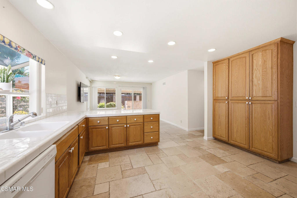 2720 Goldfield Place Simi Valley, CA 93063 - Photo 12 of 37