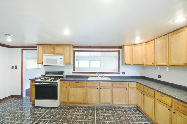 19322 Airport Road Romeoville, IL 60446 - Photo 2 of 18