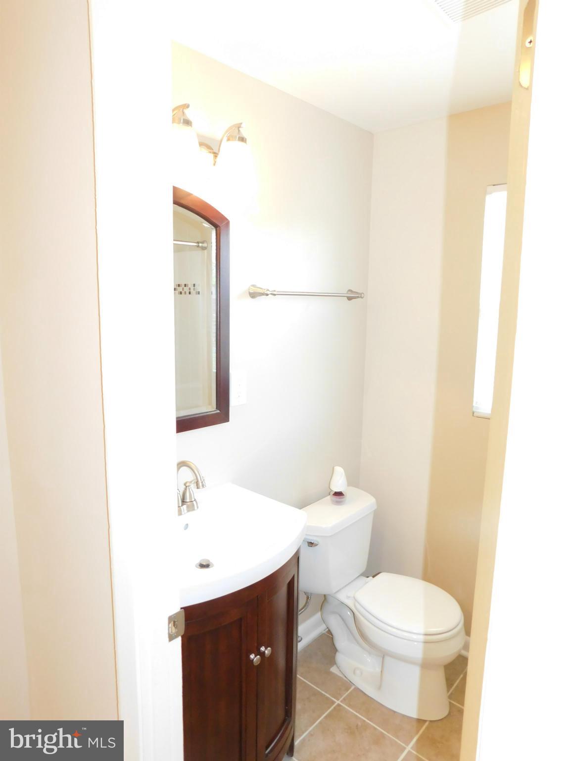 5218 Hillwell Road Baltimore, MD 21229 - Photo 18 of 27 Main Bath