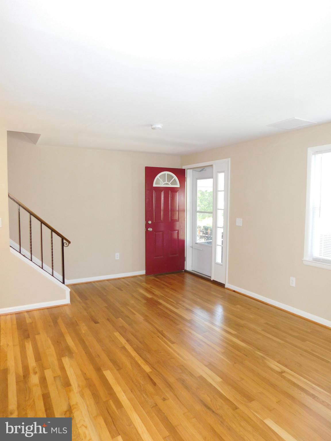 5218 Hillwell Road Baltimore, MD 21229 - Photo 3 of 27 Living Room/Main Entrance
