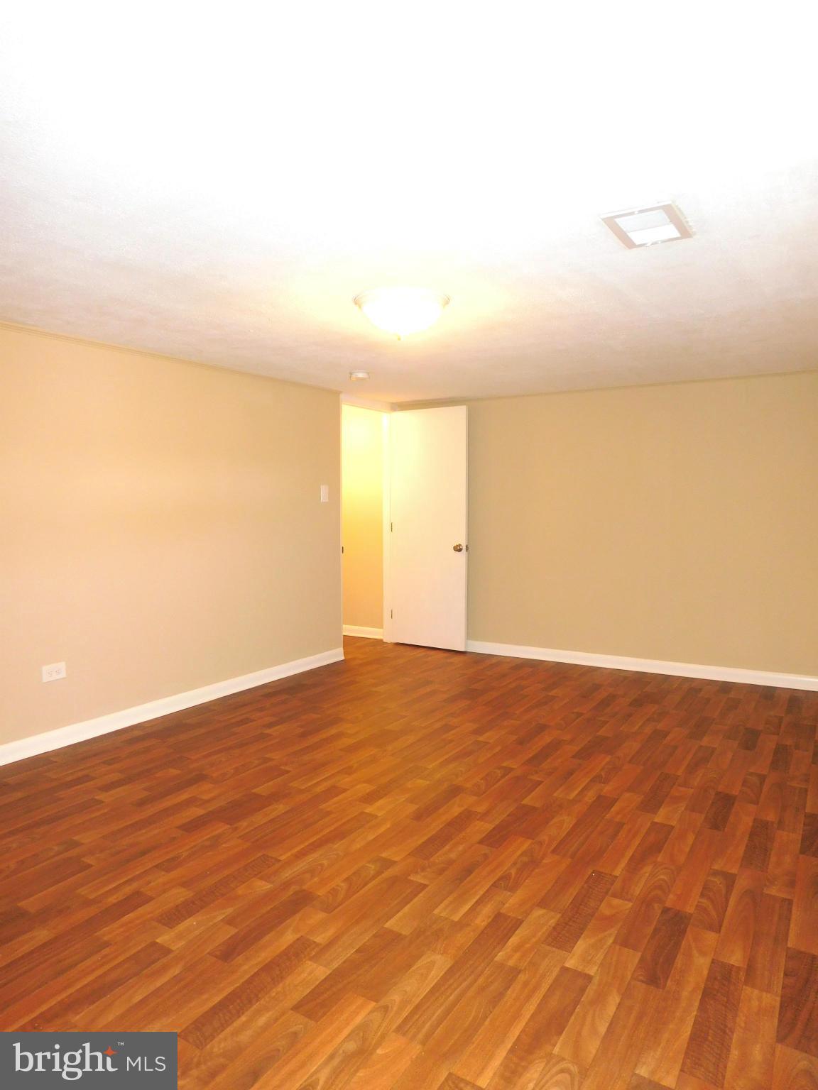5218 Hillwell Road Baltimore, MD 21229 - Photo 21 of 27 Family Room