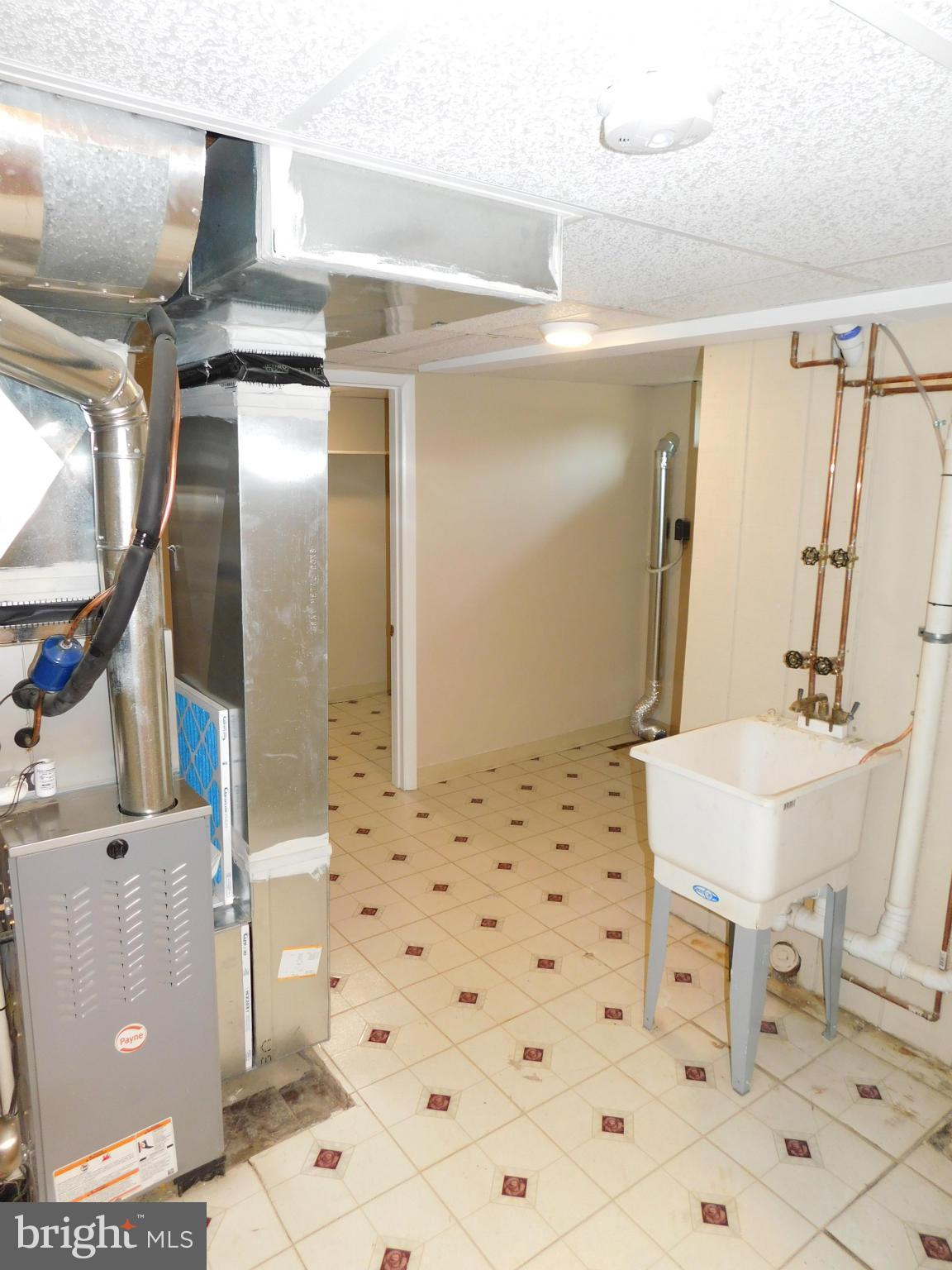 5218 Hillwell Road Baltimore, MD 21229 - Photo 22 of 27 Basement