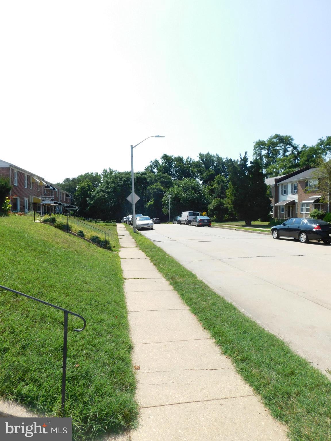 5218 Hillwell Road Baltimore, MD 21229 - Photo 25 of 27 Exterior (Front)