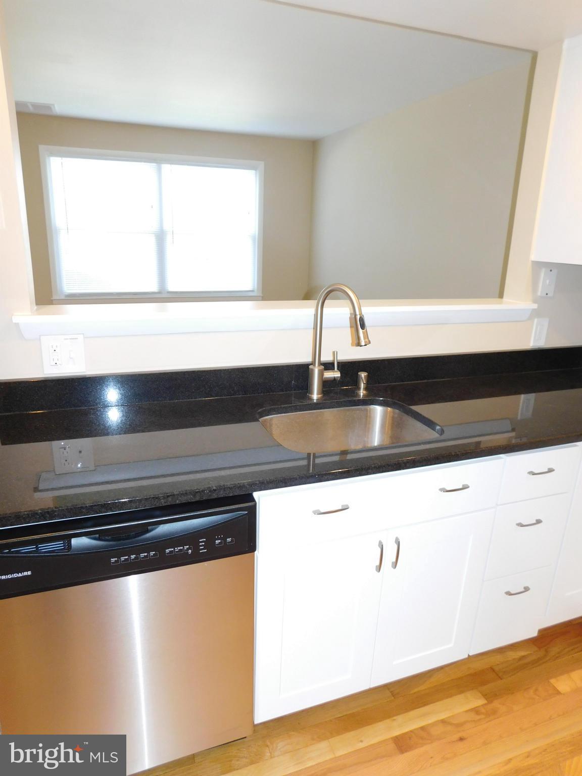 5218 Hillwell Road Baltimore, MD 21229 - Photo 7 of 27 Granite Counters and New SS Appliances
