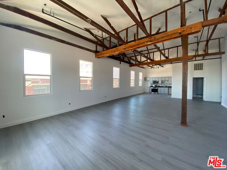 726 South Santa Fe Avenue, Unit 303 Los Angeles, CA 90021 - Photo 3 of 8 a view of an entryway