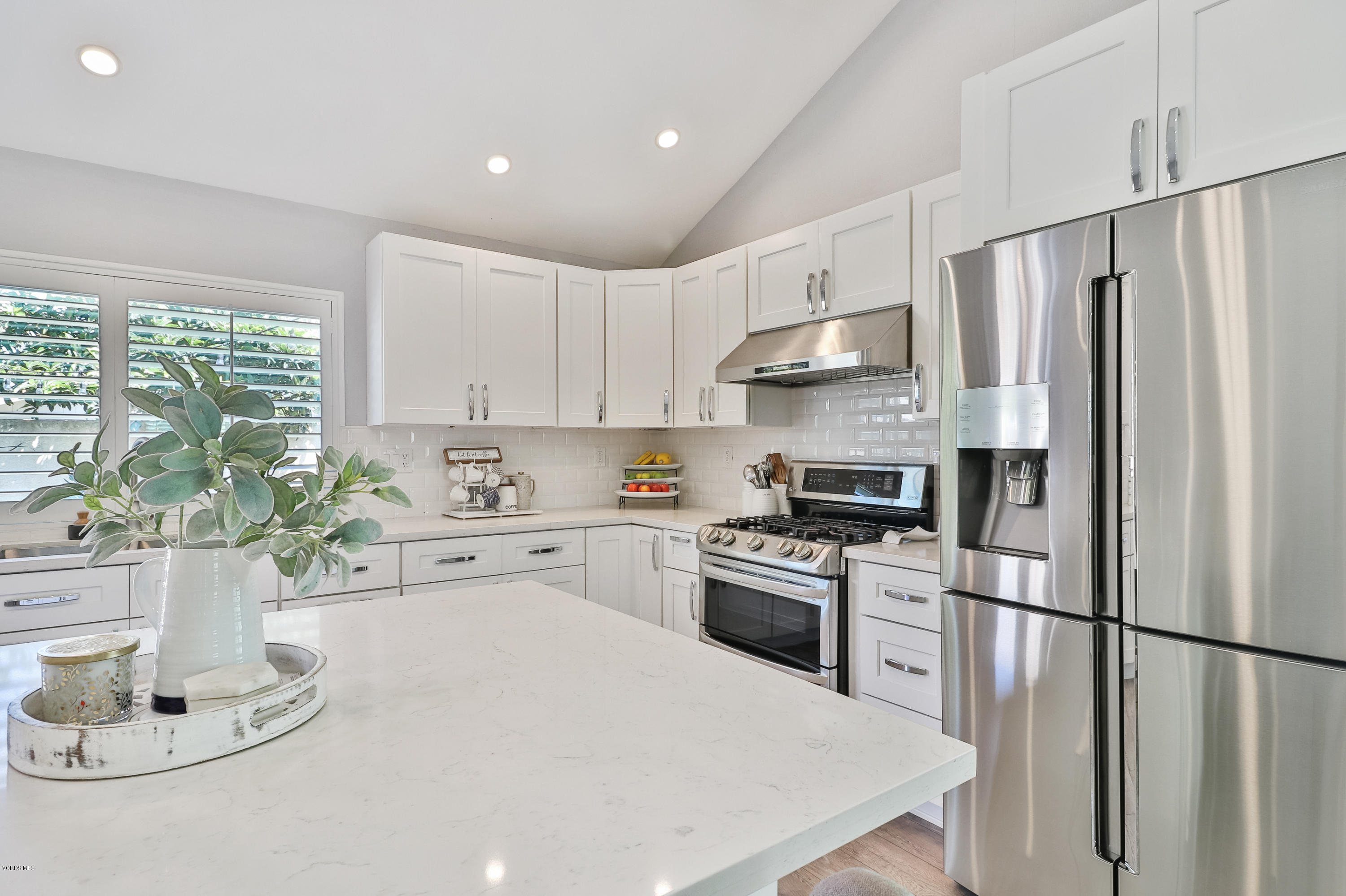 331 Geranium Place Oxnard, CA 93036 - Photo 3 of 20 IMG_9258