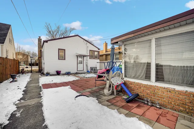 $350,000 | 10505 South Whipple Street, Chicago, IL 60655