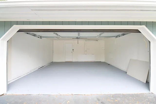 a view of a utility room