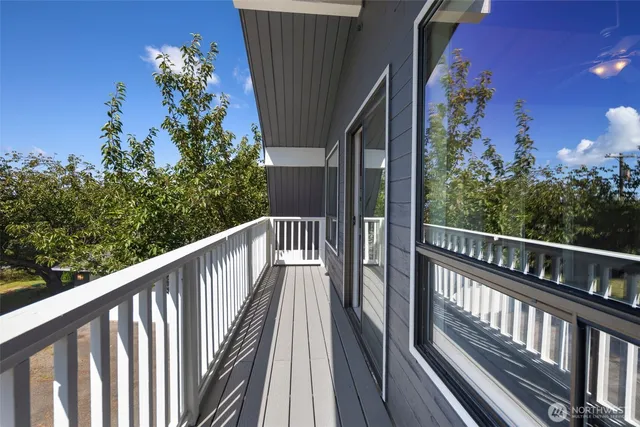 $989,999 | 5400 Crestview Loop Northeast, Olympia, WA 98516