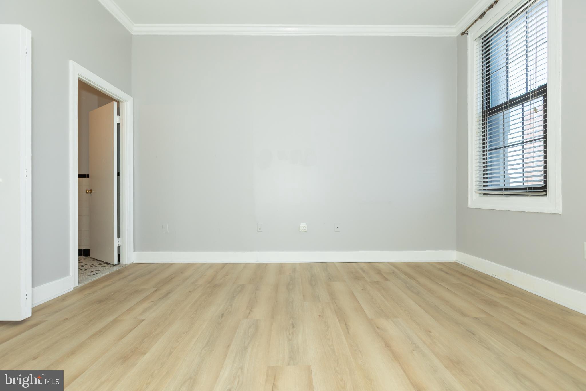 1 East Chase Street, Unit 712 Baltimore, MD 21202 - Photo 33 of 49 Spacious room with natural light and charm.