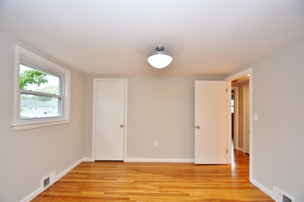 41 Indian Road Waltham, MA 02451 - Photo 8 of 20 Gallery Image 8