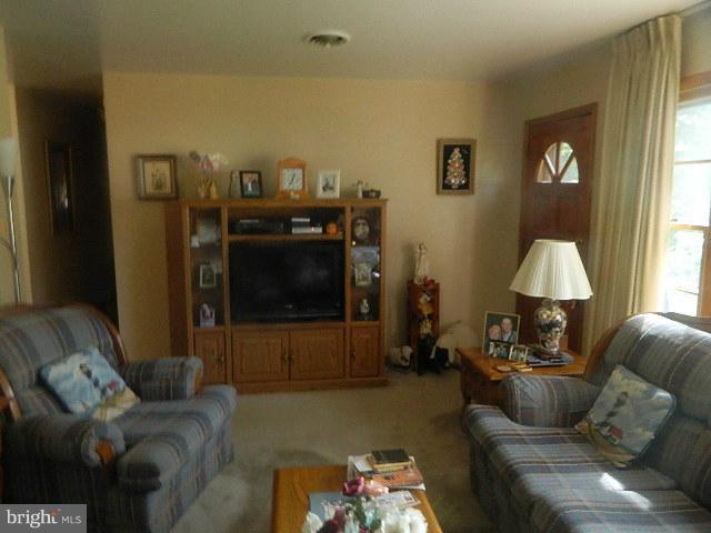 225 Circle Road Pasadena, MD 21122 - Photo 7 of 21 Living Room