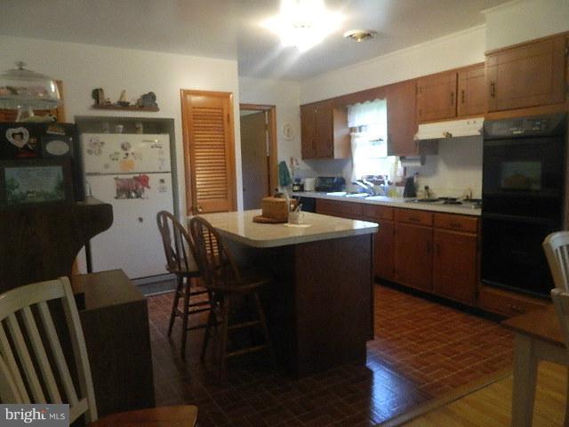 225 Circle Road Pasadena, MD 21122 - Photo 10 of 21 Kitchen