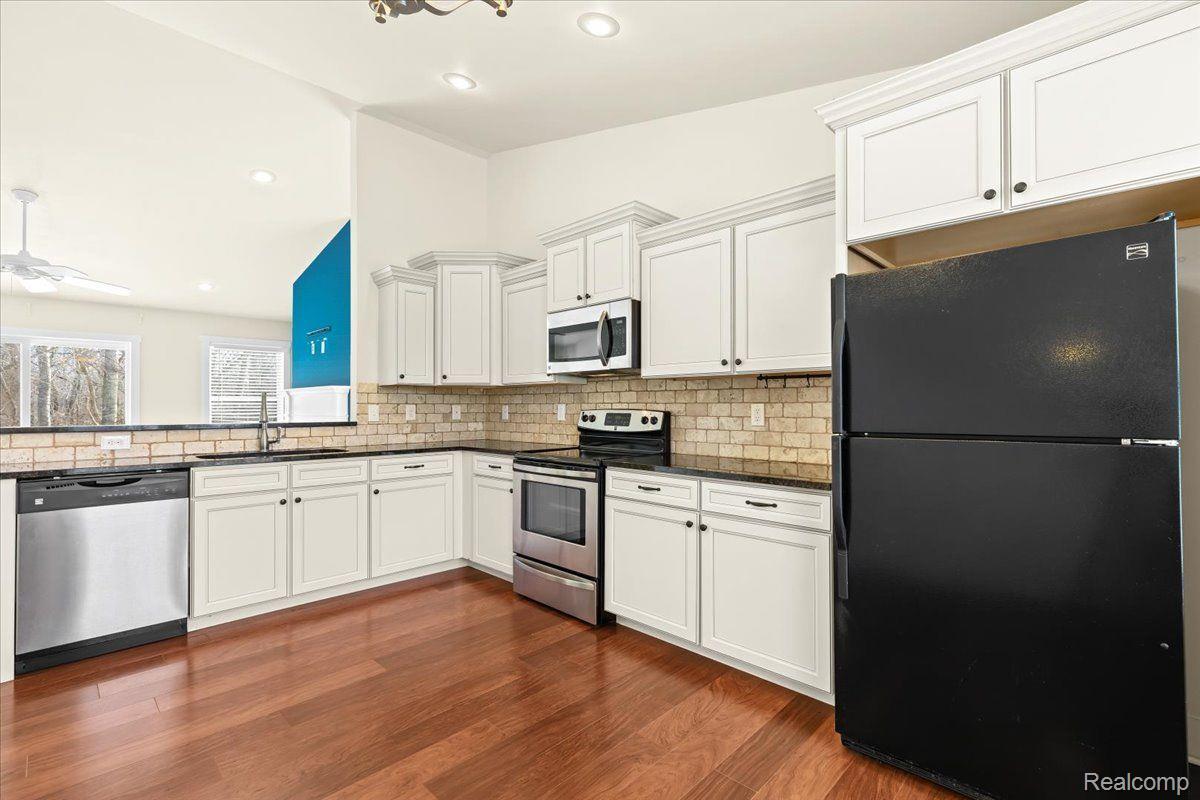 672 Hewitt Street Howell, MI 48843 - Photo 4 of 33 Gallery Image 4