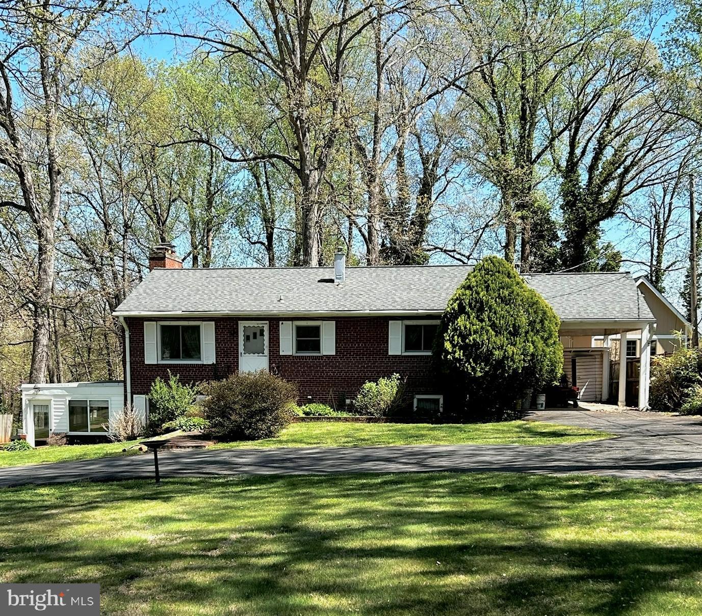 Welcome Home!  Adorable 2-story rambler
