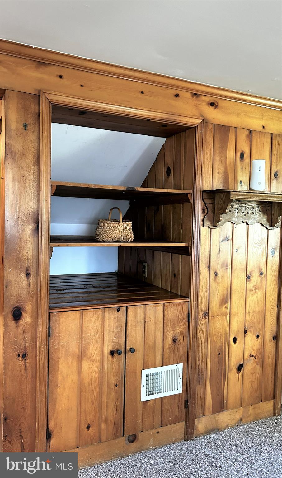 20356 White Oak Drive Sterling, VA 20165 - Photo 5 of 29 Beautiful built-ins!