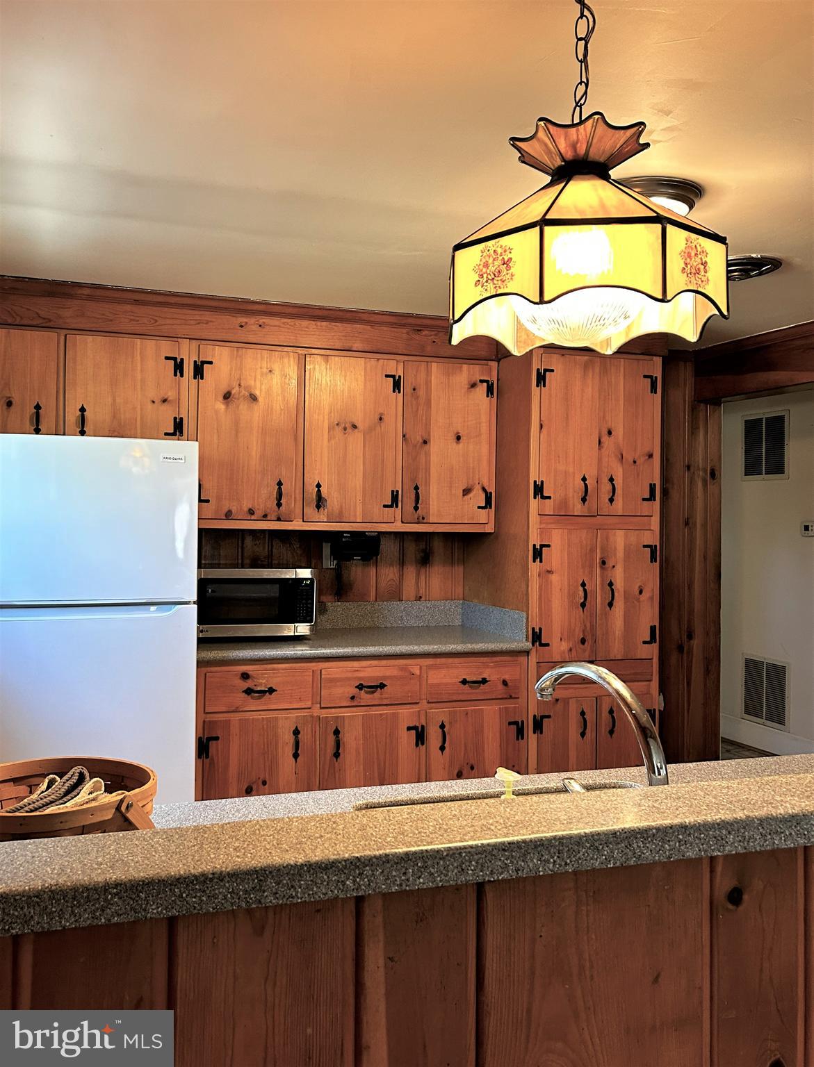 20356 White Oak Drive Sterling, VA 20165 - Photo 8 of 29 And room for helpers!