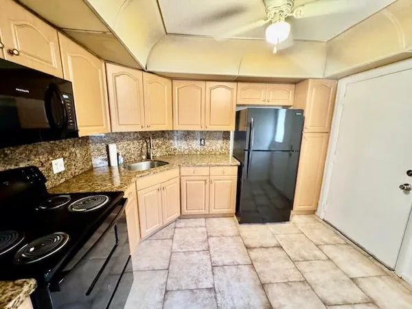 $2,000 | 3300 Spanish Moss Terrace, Unit 302, Lauderhill, FL 33319