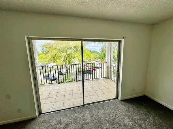 $2,000 | 3300 Spanish Moss Terrace, Unit 302, Lauderhill, FL 33319