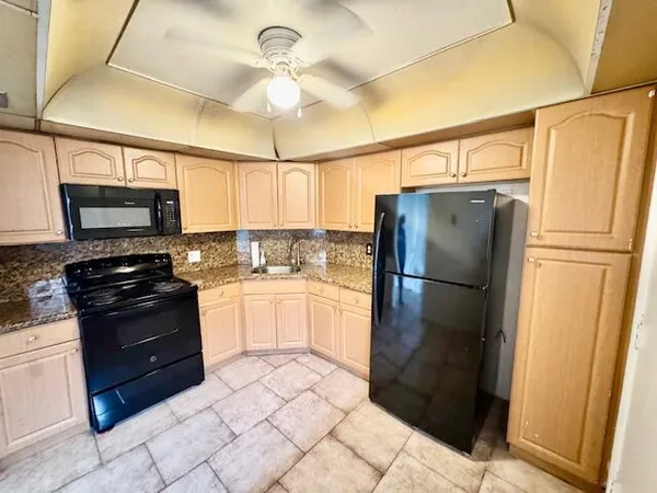 $2,000 | 3300 Spanish Moss Terrace, Unit 302, Lauderhill, FL 33319
