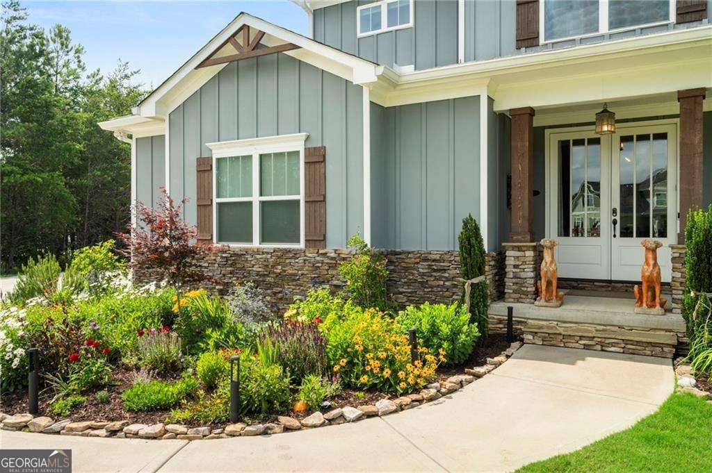 175 STONELEDGE Trace North Jasper, GA 30143 - Photo 2 of 31 front view of a house with a yard
