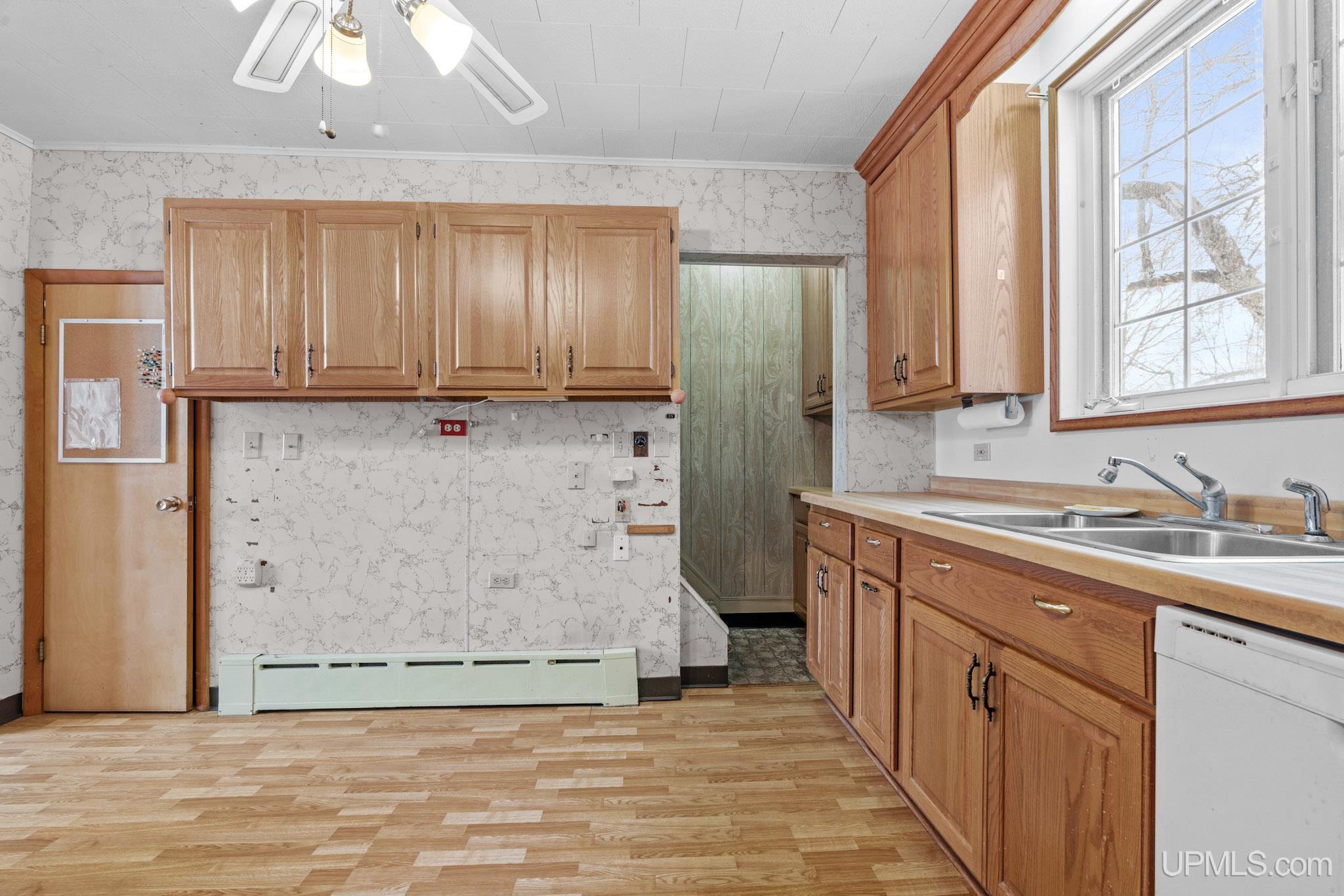 225 Kearsarge Street Laurium, MI 49913 - Photo 8 of 26