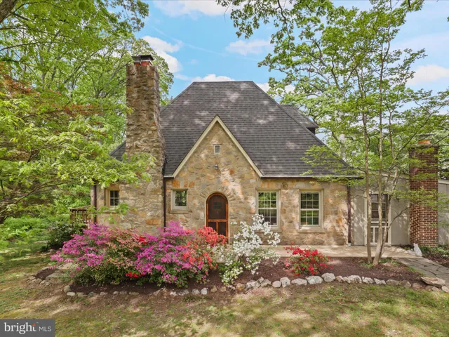 $780,000 | 6022 Valley View Drive, Alexandria, VA 22310