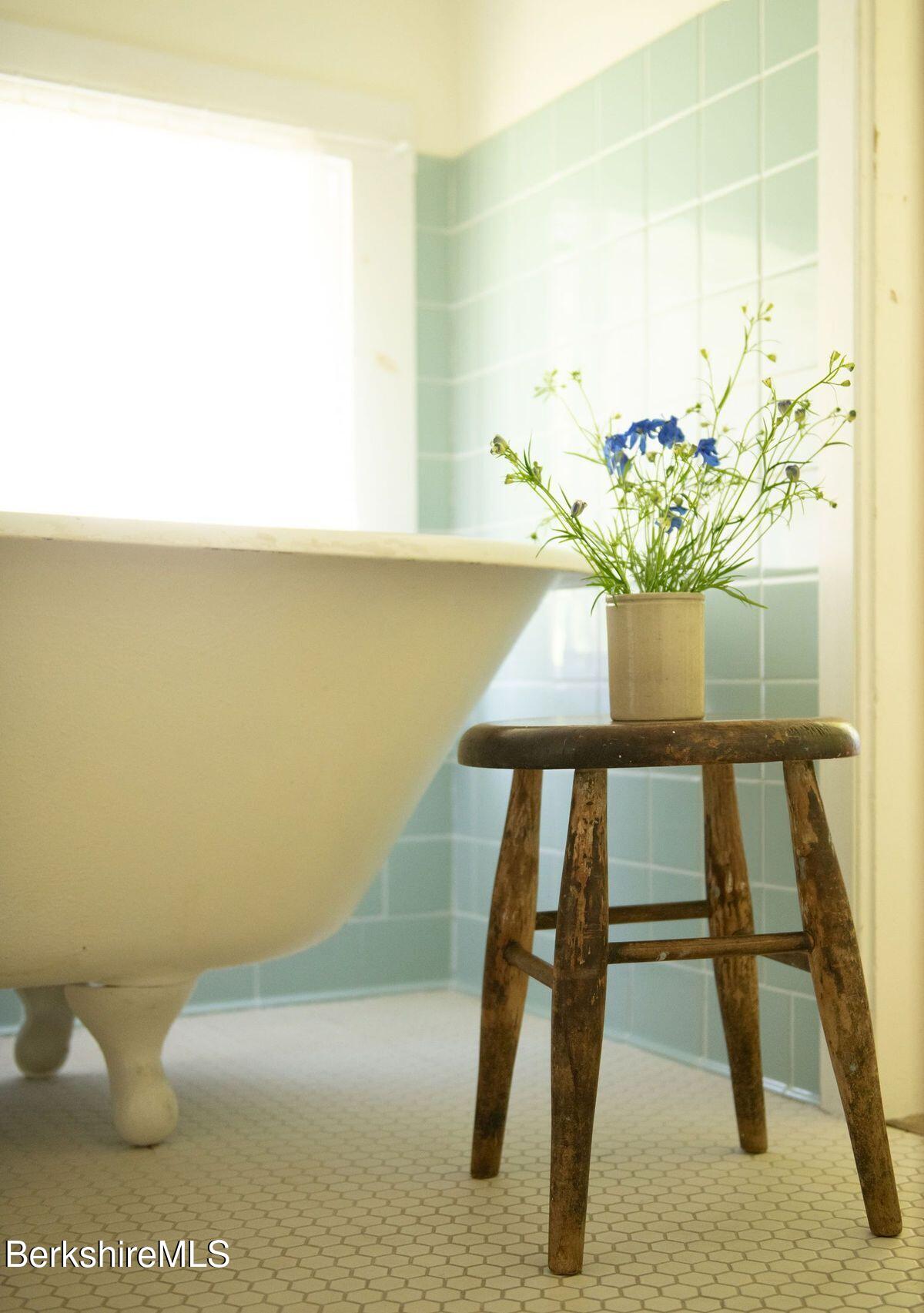 9 Yale Hill Road Stockbridge, MA 01262 - Photo 17 of 29 a view of entryway