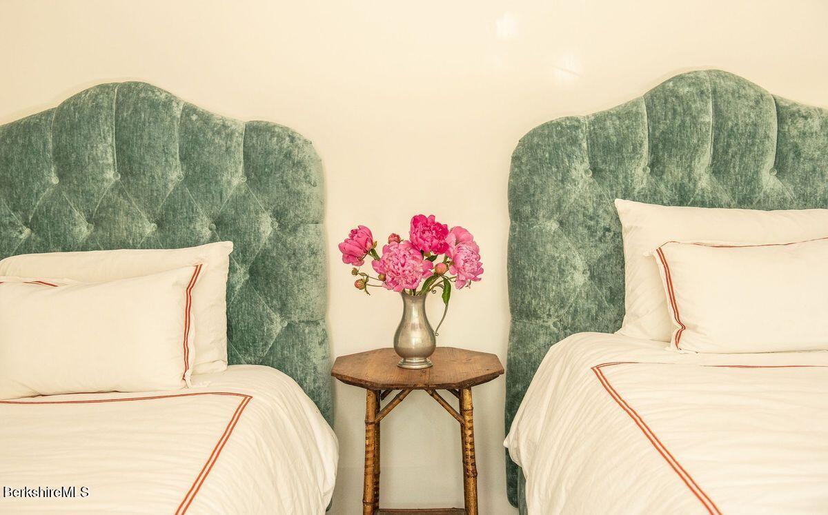 9 Yale Hill Road Stockbridge, MA 01262 - Photo 19 of 29 a view of balcony with furniture